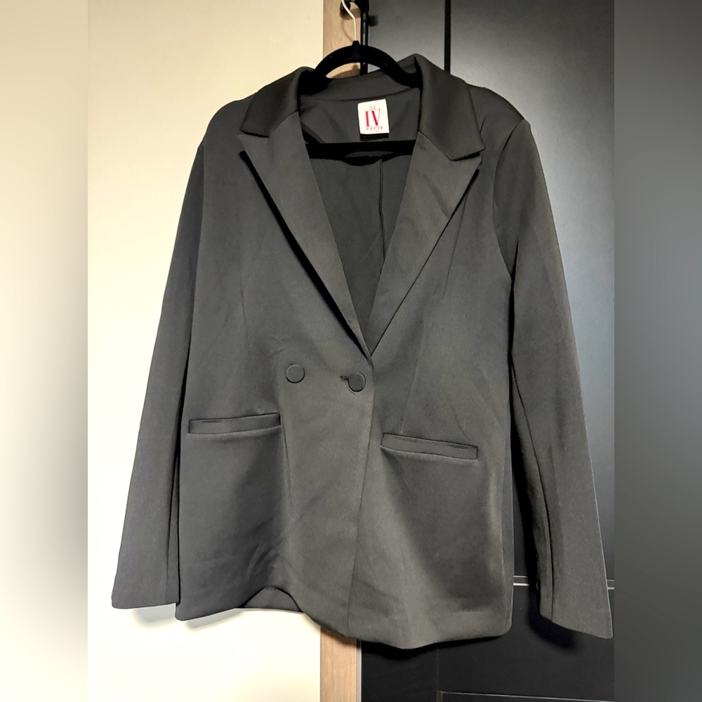 Black blazer, soft and stretchy material. Size XL, fits up to a 1XL in plus.